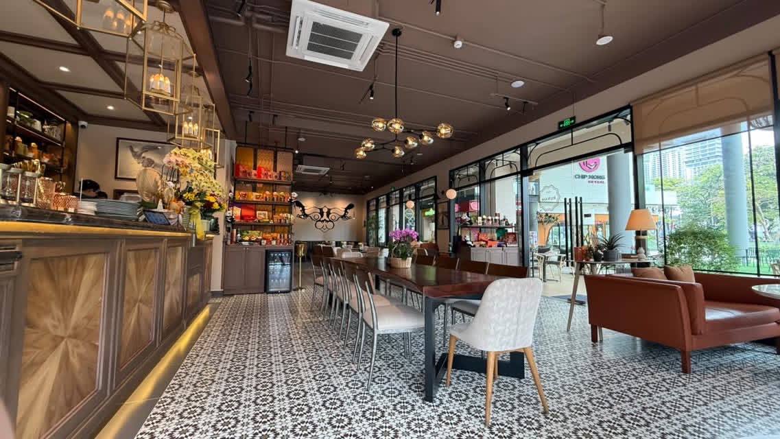 Interior of RuNam Noro Lane